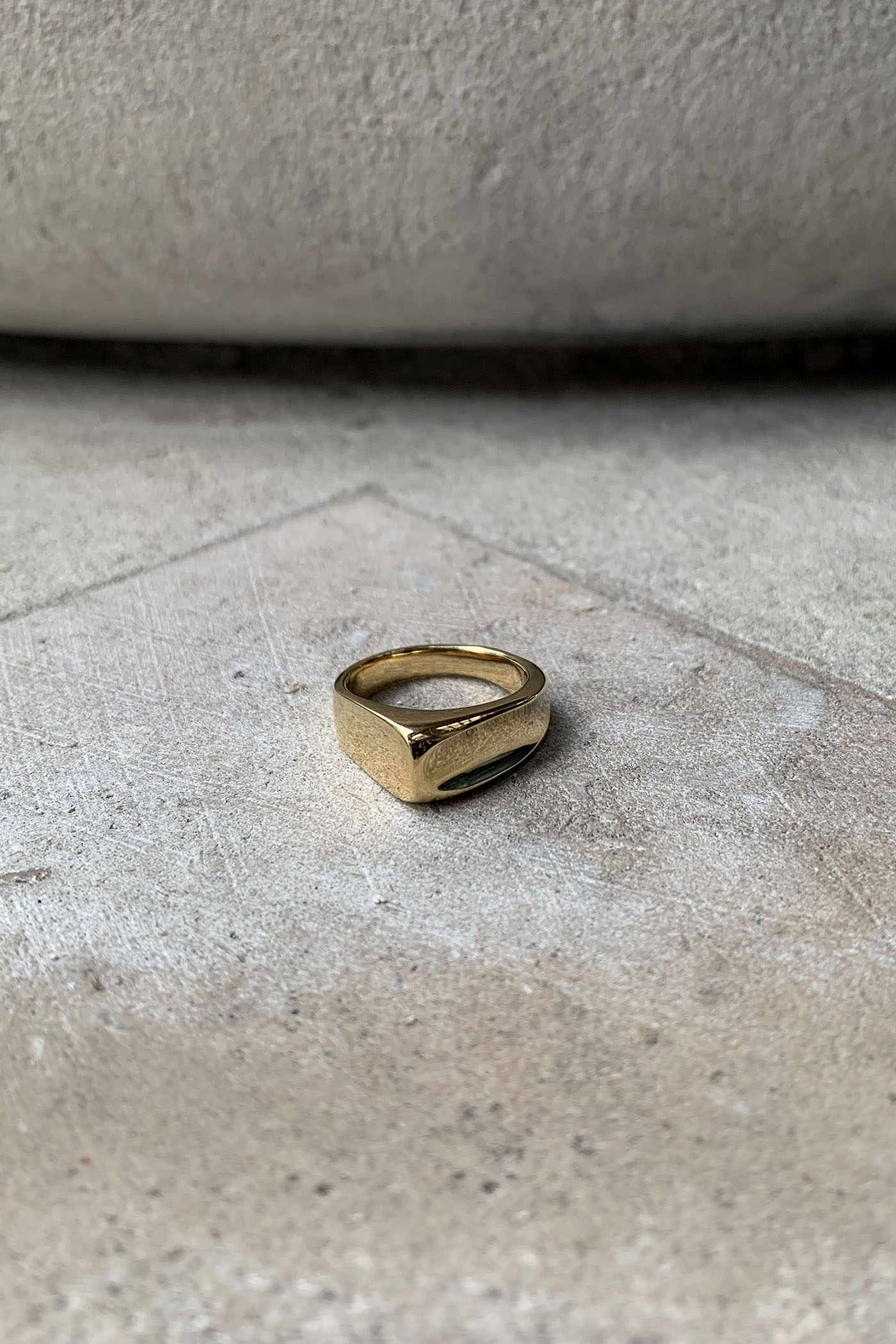 SCULPTED RING